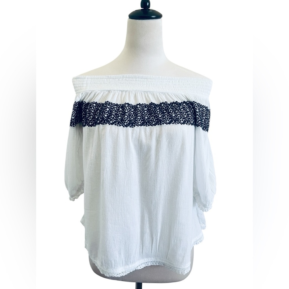 Crown & Ivy White Smocked 3/4 Sleeve Blouse